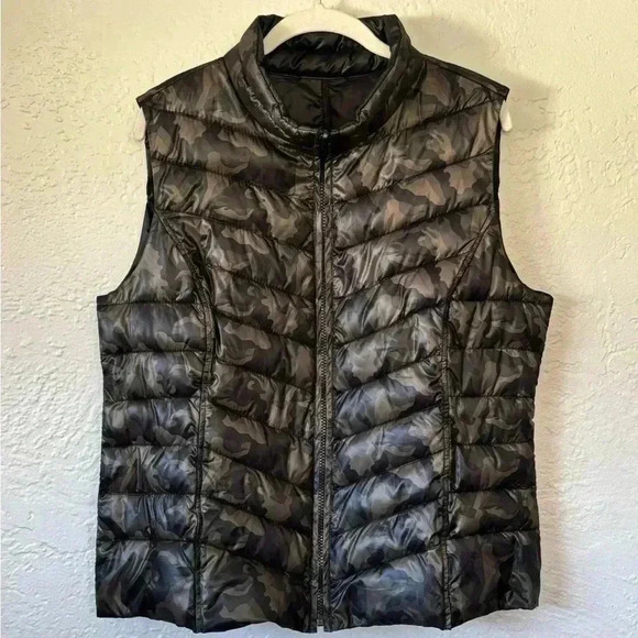 INC International Concepts high collar reversible women’s quilted puffer vest - Picture 7 of 10